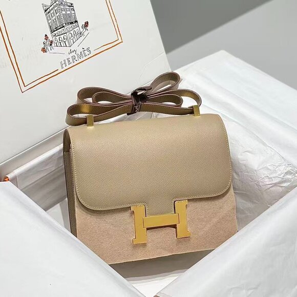 Classic Hermes Bag: A Stylish and Versatile Choice for Elegance - Picture 1 of 7